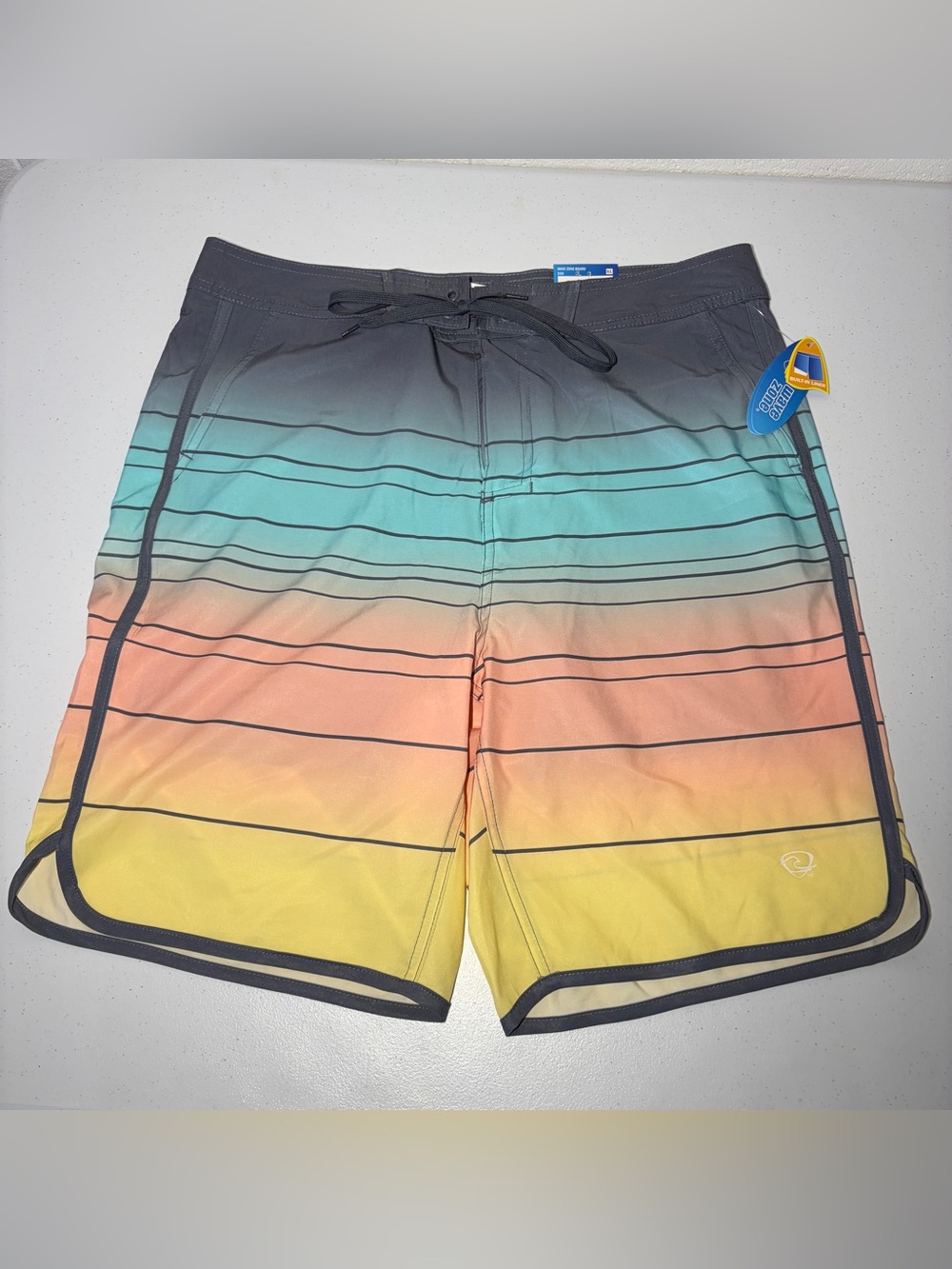 NWT Wave Zone Men's 34 Multicolor Striped Board Shorts Drawstring Lined Pockets